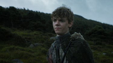 Jojen Reed standing next to a hill in Game of Thrones