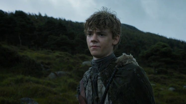 Jojen Reed standing next to a hill in Game of Thrones