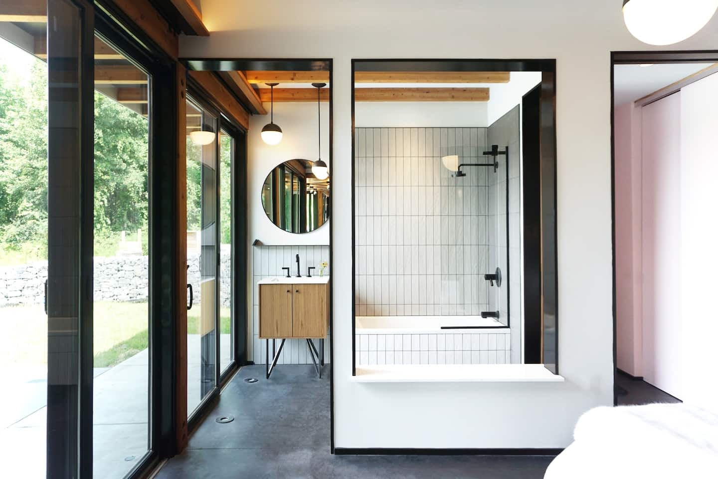 11 Airbnbs That Have Luxurious Bathrooms