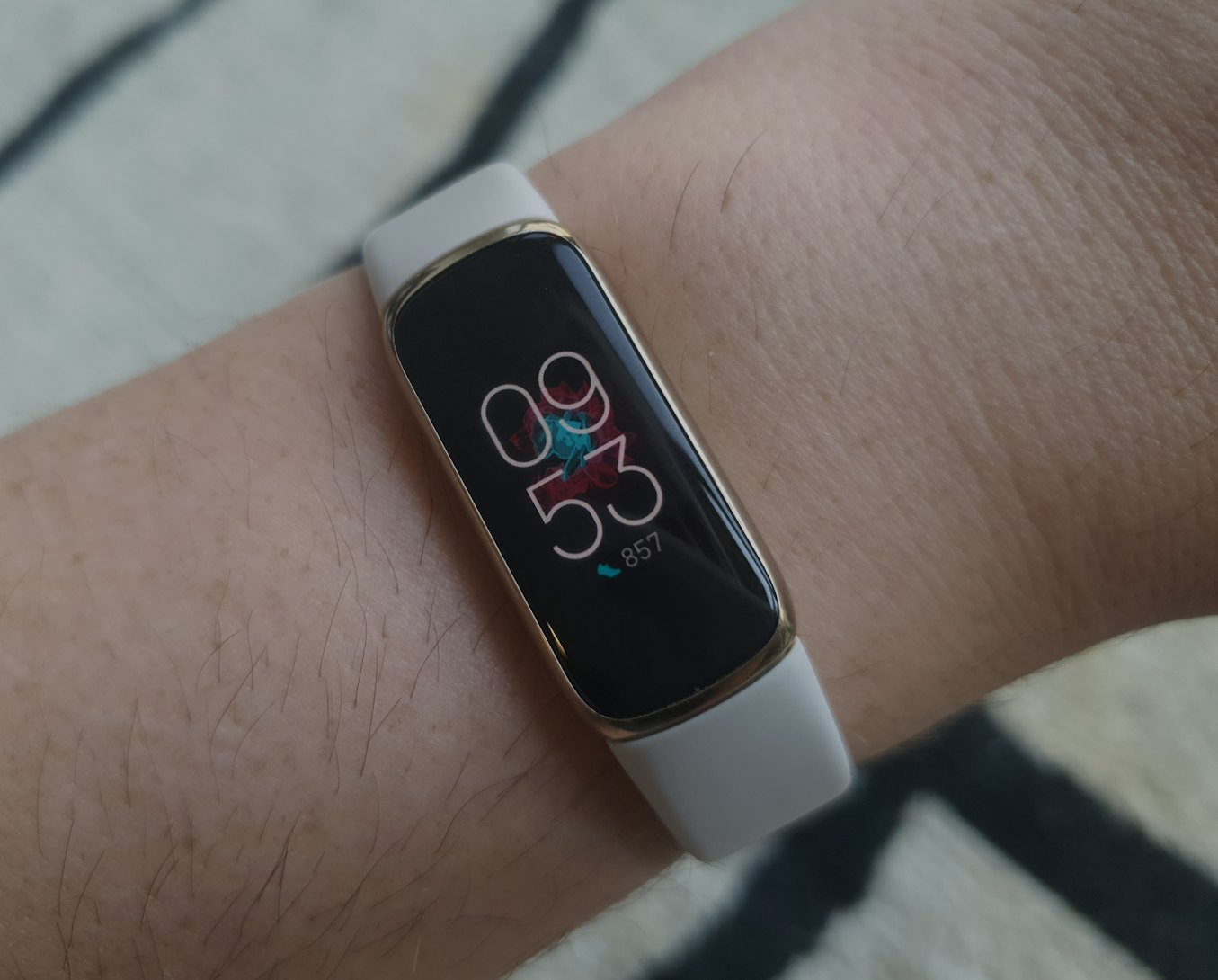 Fitbit Luxe review: Sleek and pretty, but basic otherwise