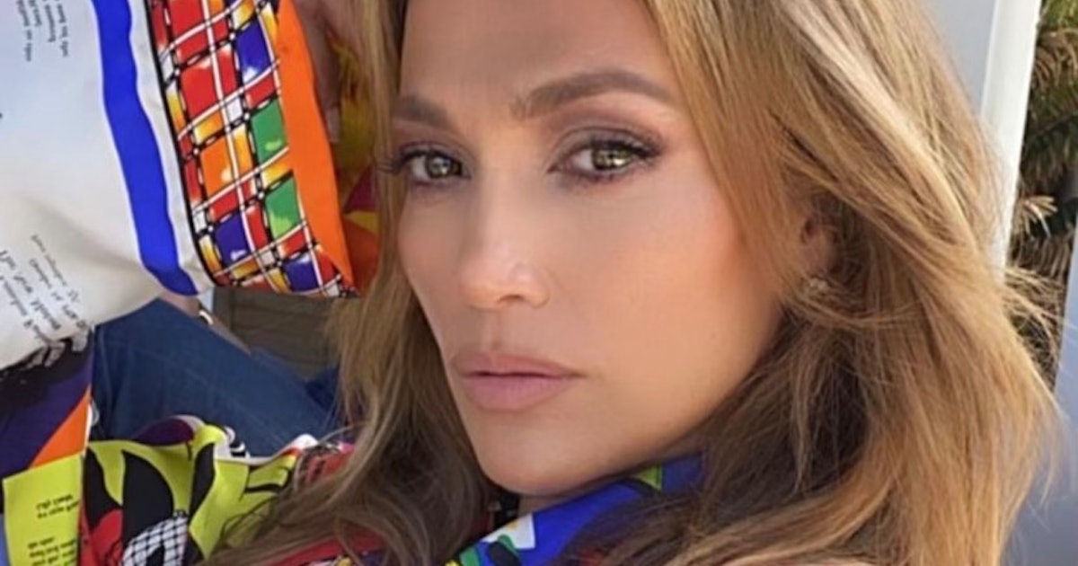 Jennifer Lopez’s Transitional Outfit Has The Staples You Need For Fall