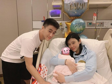 Ming Xi, mom and supermodel, in hospital with her husband after giving birth to her son Ronaldo.
