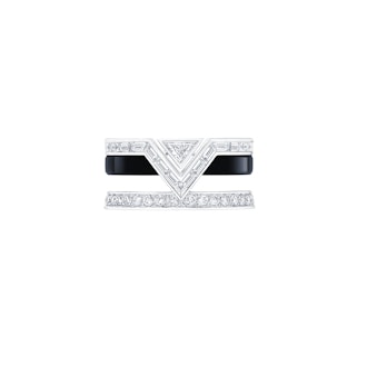 This Louis Vuitton high jewellery collection ring features a