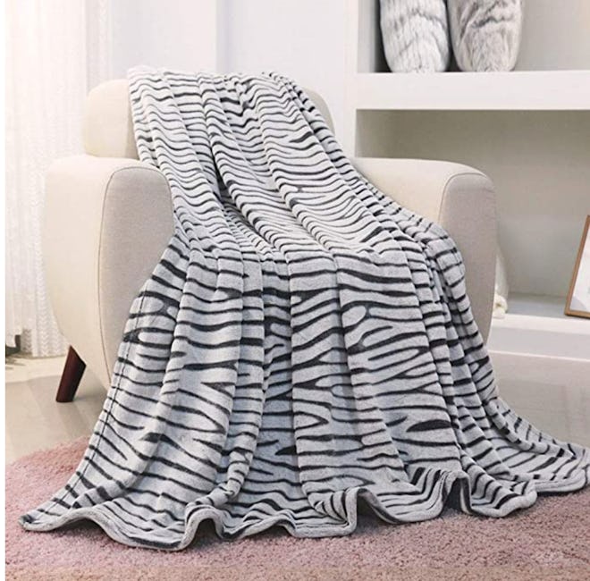 FY FIBER HOUSE Flannel Fleece Throw Microfiber Blanket