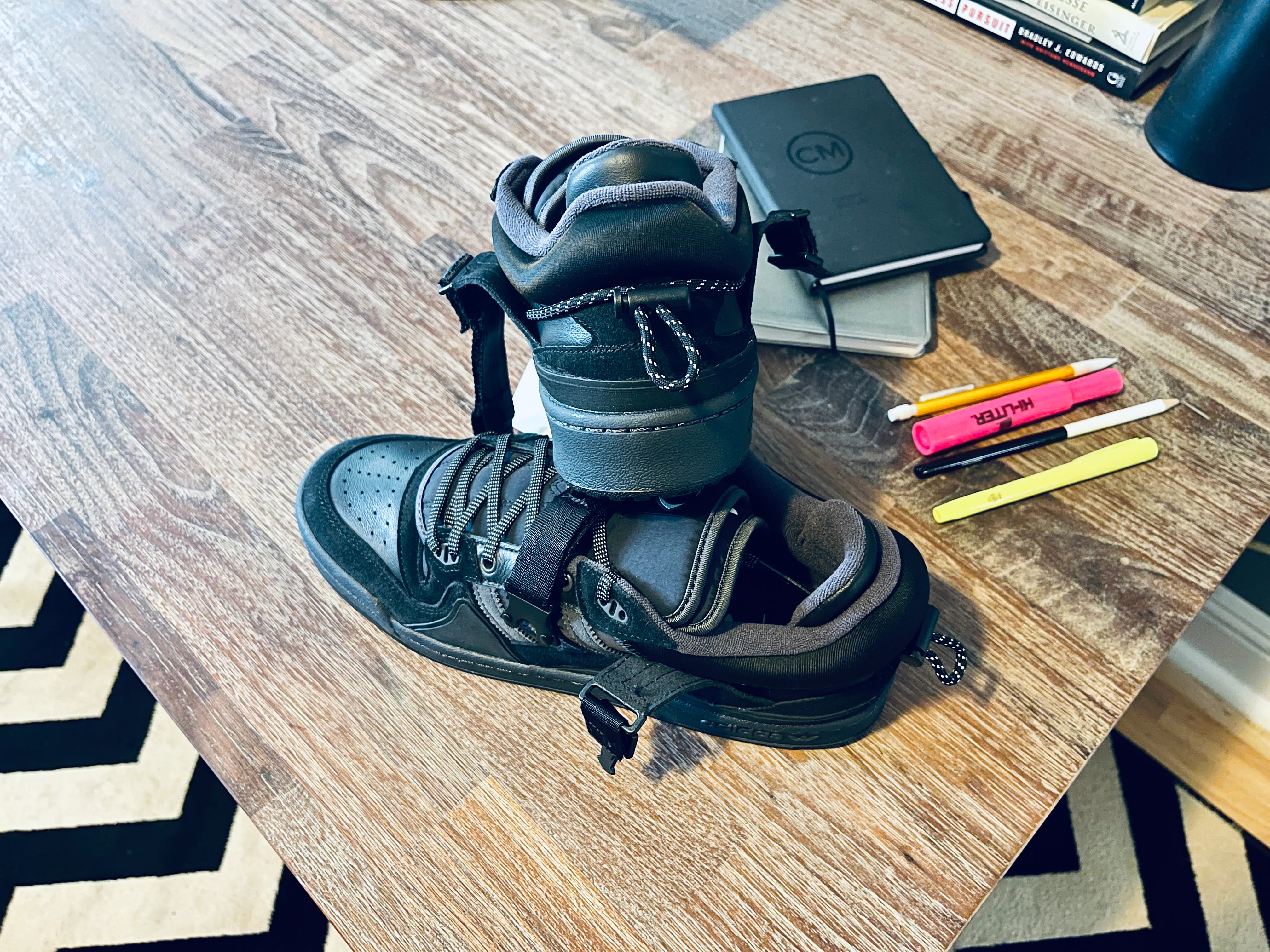 adidas forum buckle low black