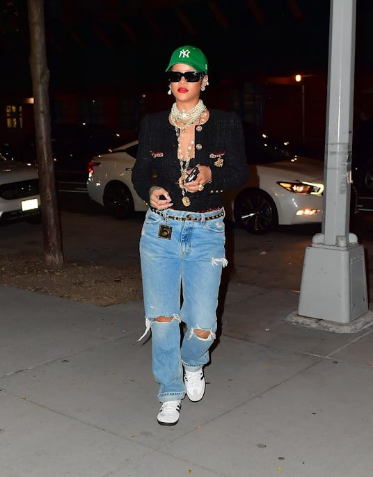 Rihanna stuns keeps it casual while running errands and grabbing some essentials at her local Whole ...