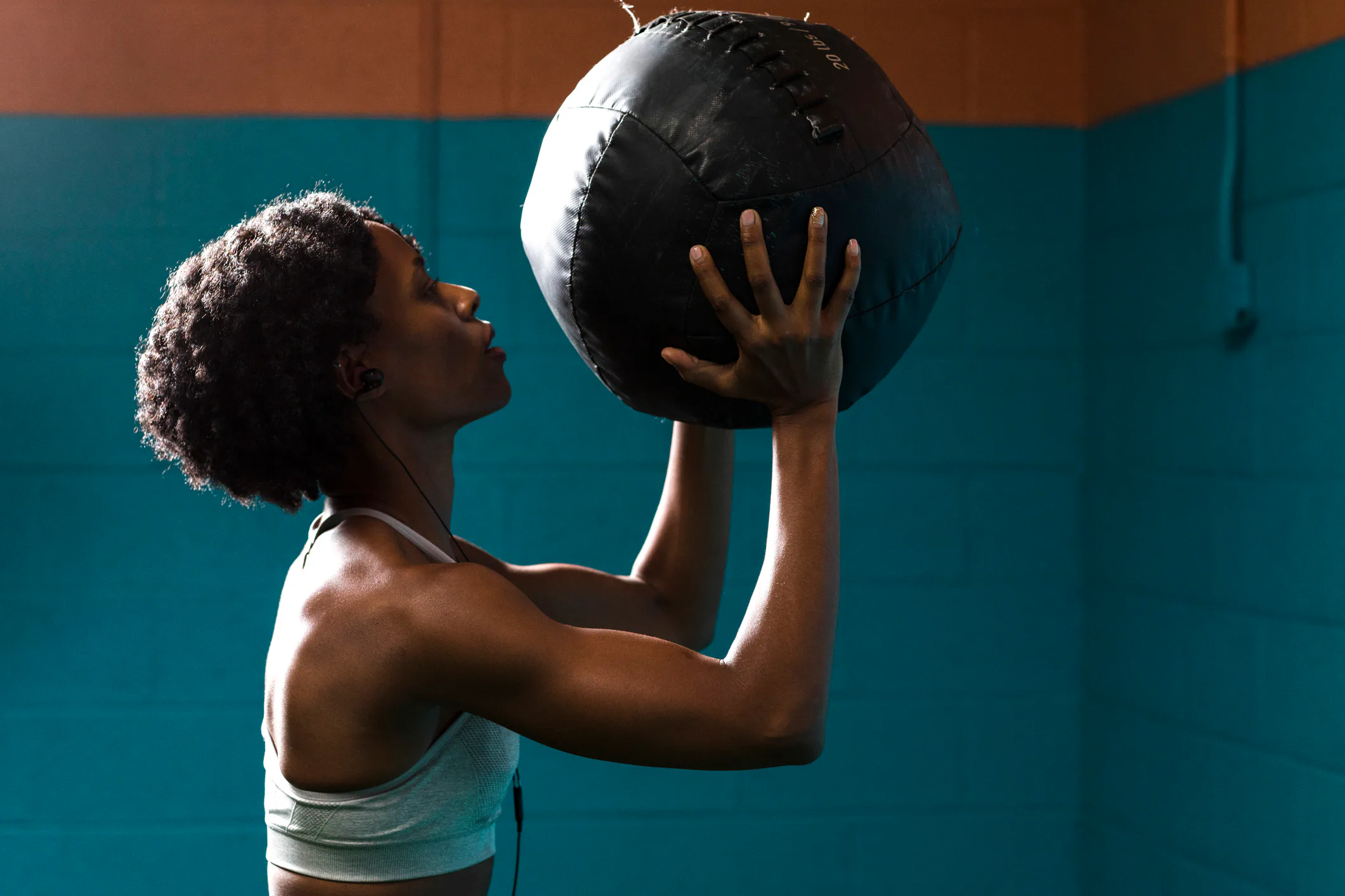 Target multiple muscle groups in this multitasking medicine ball workout.