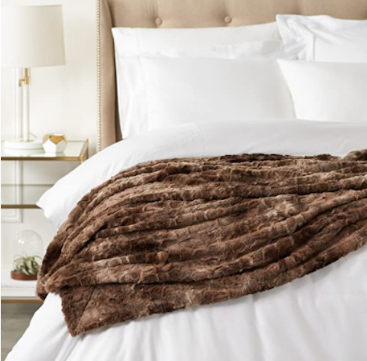 Pinzon Faux Fur Throw Blanket