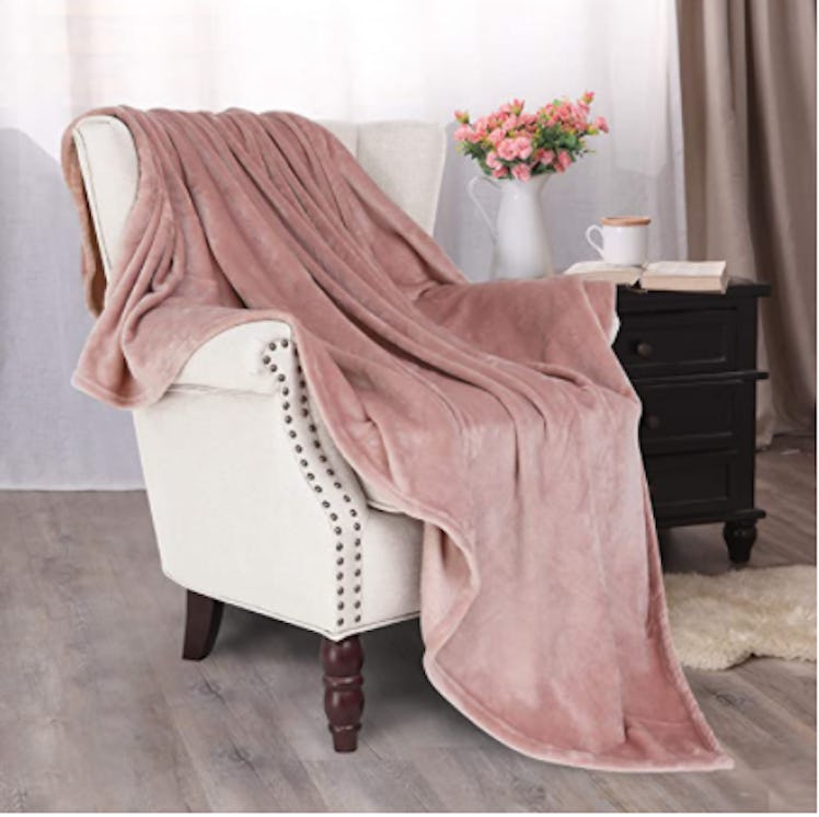 Exclusivo Mezcla Luxury Flannel Velvet Plush Throw Blanket