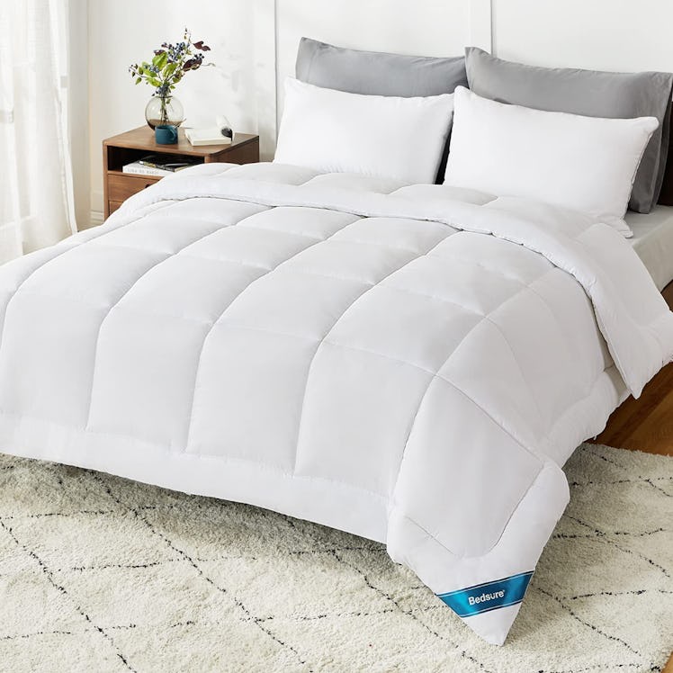 Bedsure Quilted Comforter