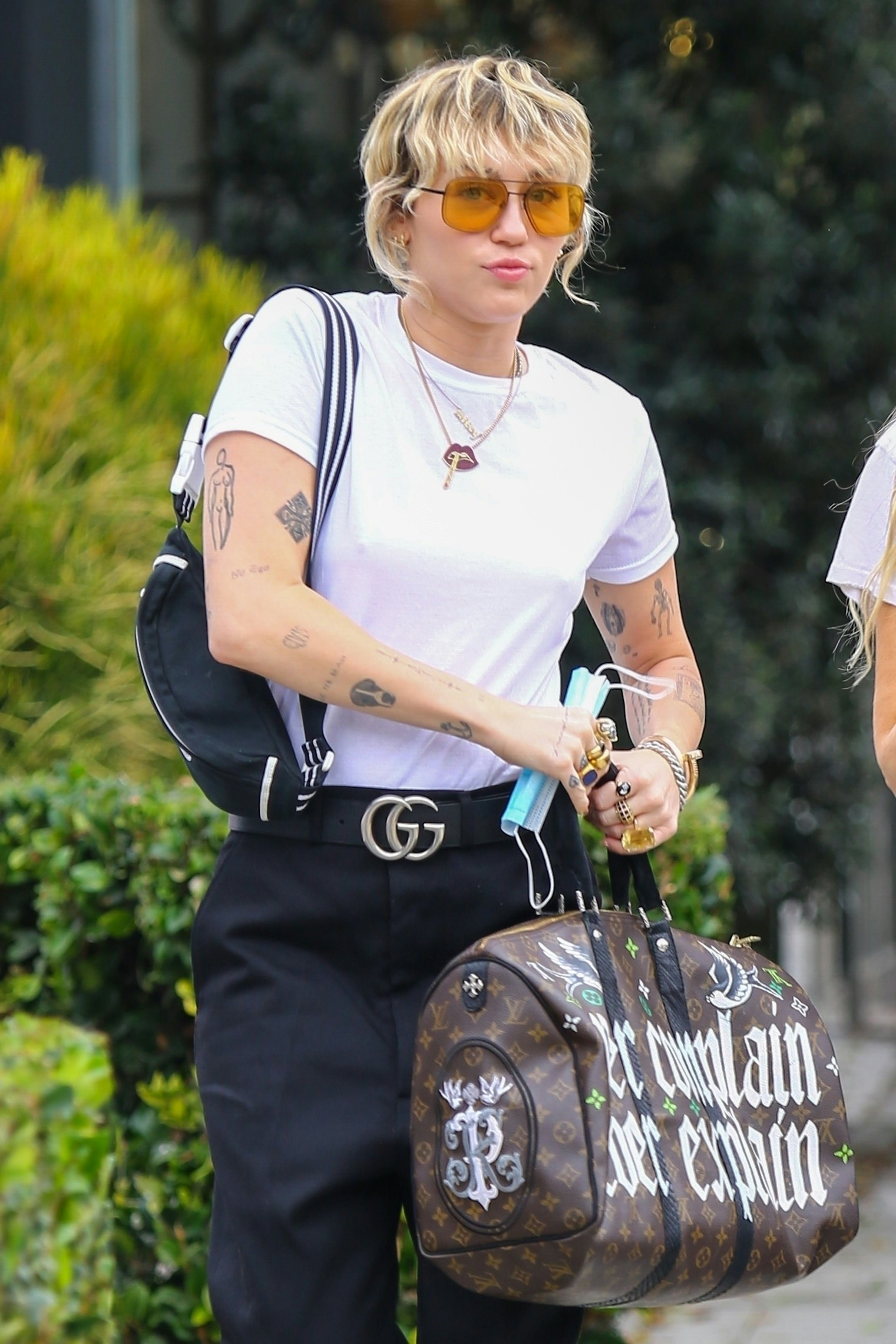 miley cyrus chanel bag