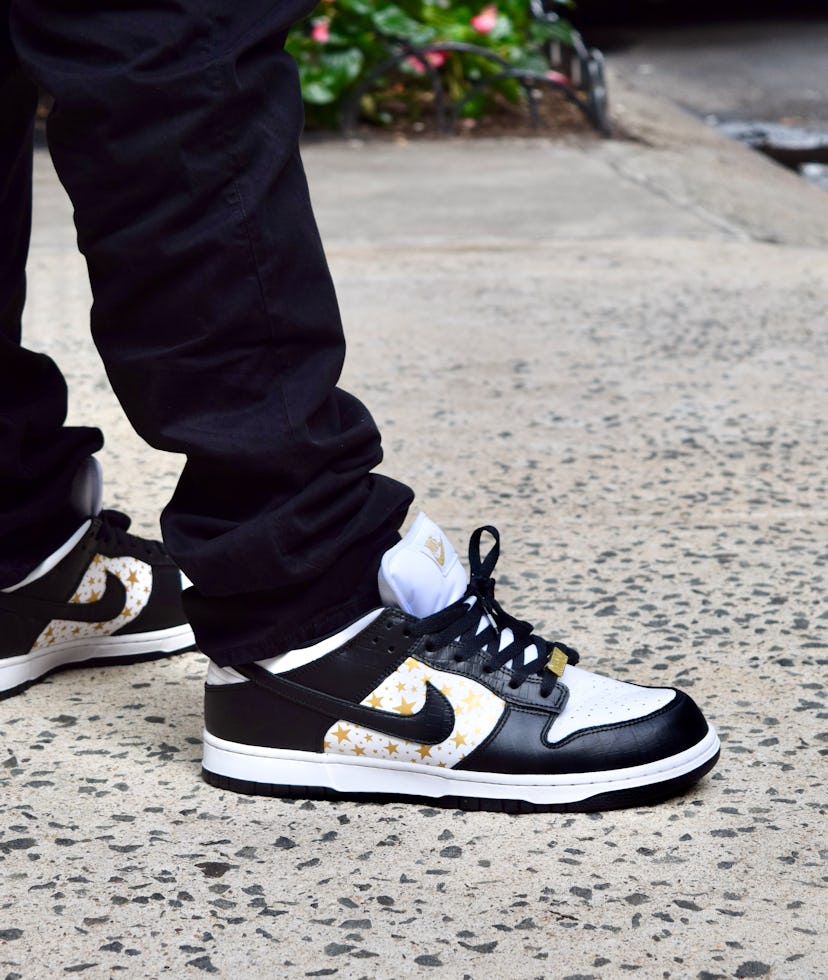 Supreme Nike SB Dunk Low stars black on feet review