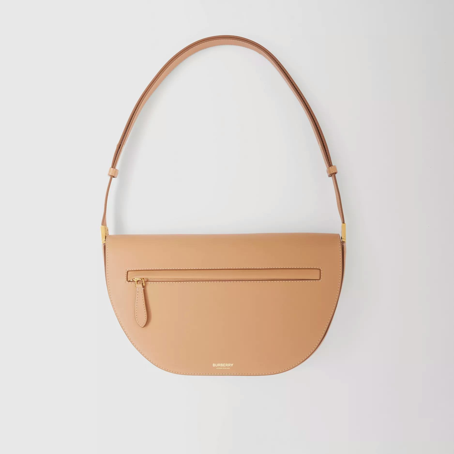Irina Shayk's Burberry Olympia Bag Is Her New Everyday Piece