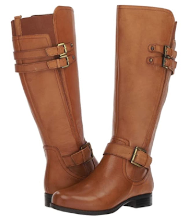 If you’re looking for the best shoes to wear with leggings, check out these knee-high boots.