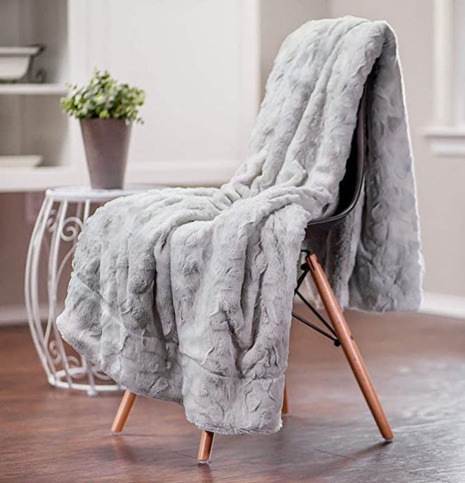 Chanasya Super Soft Fuzzy Faux Fur Throw Blanket