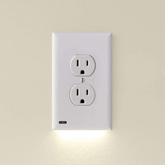 SnapPower Outlet Wall Plate with LED Night Lights