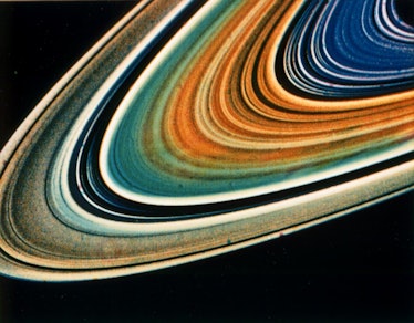 what did voyager 2 discover about saturn