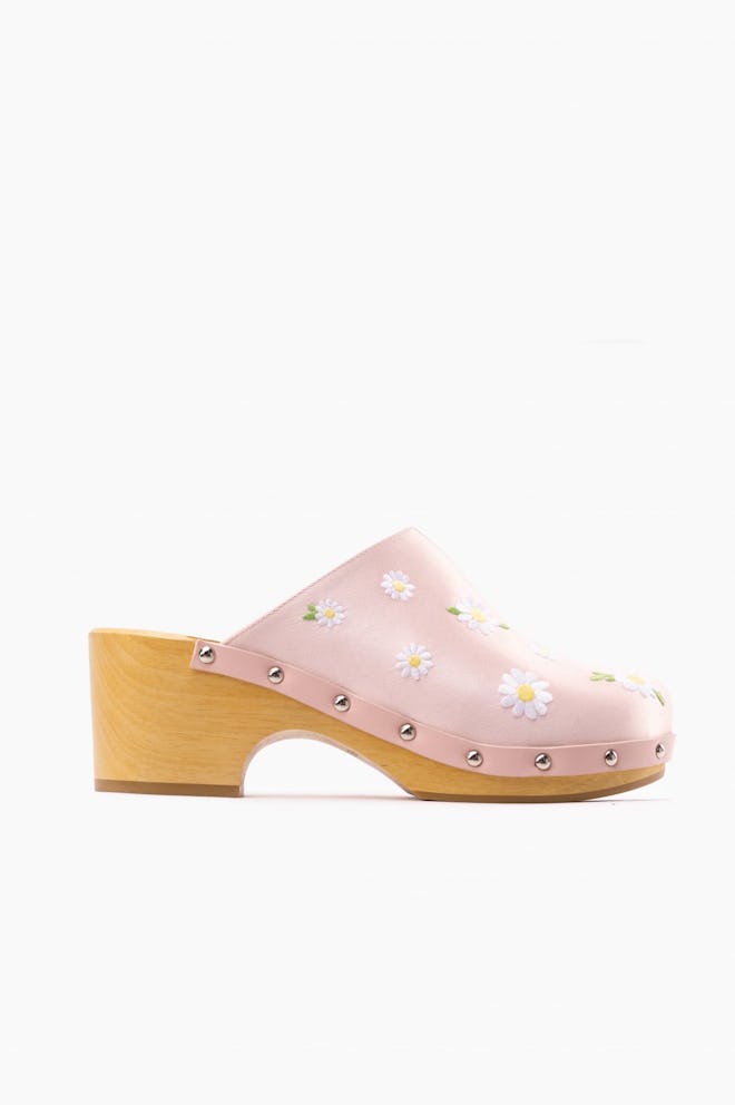 Matilda Daisies Embroidered Clogs in Pink