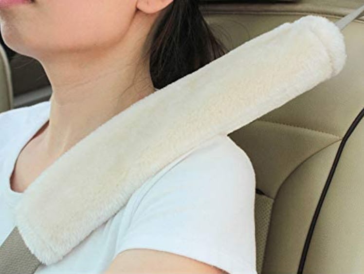 Amooca Soft Faux Sheepskin Seat Belt Shoulder Pad