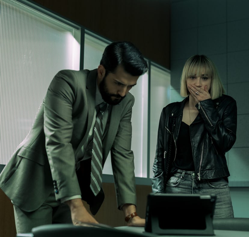 Phoenix Raei as Roshan Amir and Zoe Kazan as Pia Brewer in episode 102 of Netflix's Clickbait