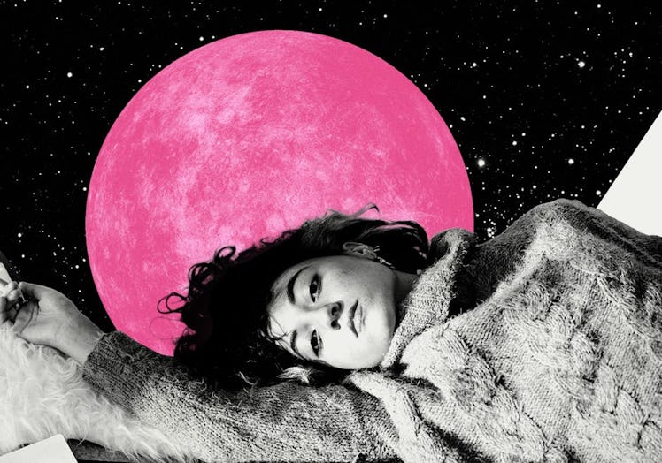 Young woman in front of a pink planet, showing the seven retrograde planets in September 2021.