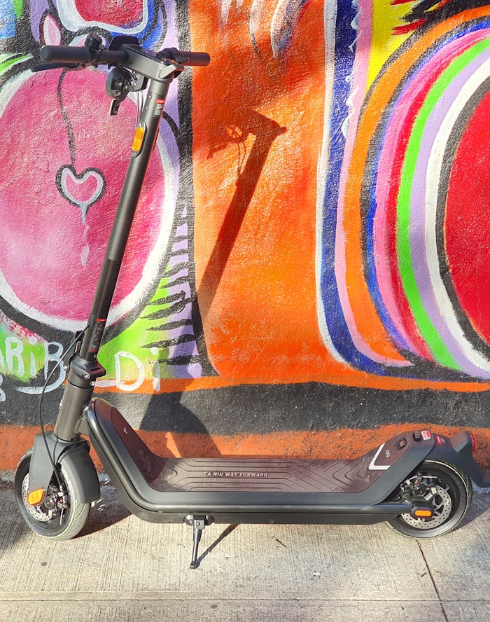 Niu KQi3 Pro e-scooter review graffiti 