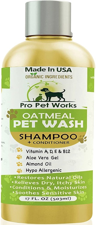 This cat shampoo is formulated with oatmeal and vitamins to reduce shedding.