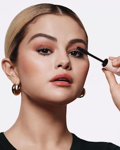 Selena Gomez applying Rare Beauty mascara