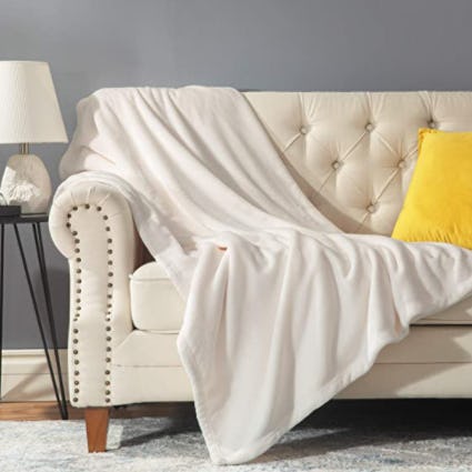 The 9 Softest Blankets In 2022