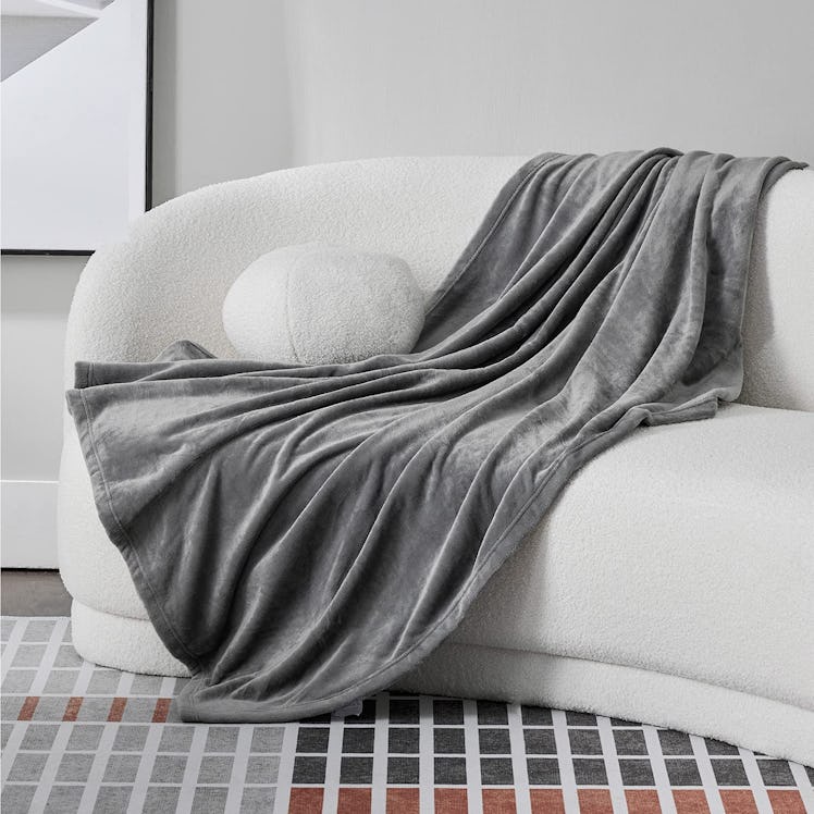 Bedsure Fleece Throw Blanket