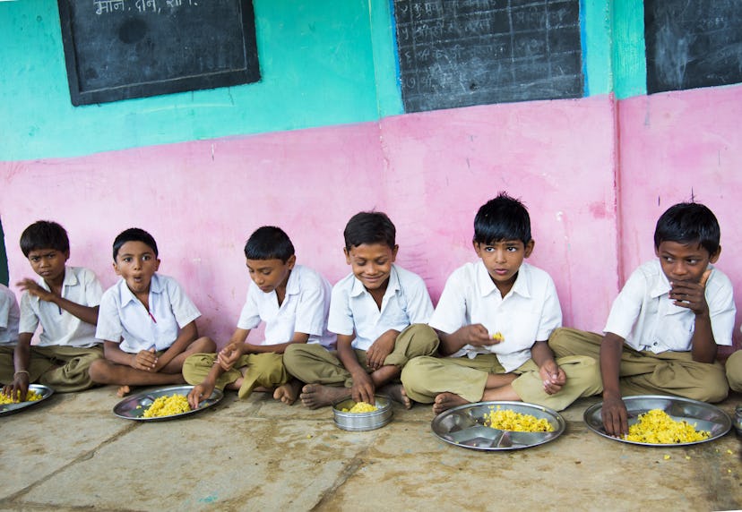 students in india eating lunch