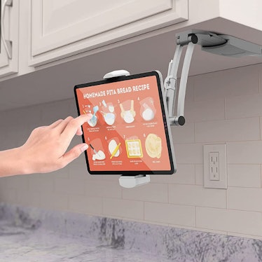 CTA Digital 2-in-1 Kitchen Tablet Stand