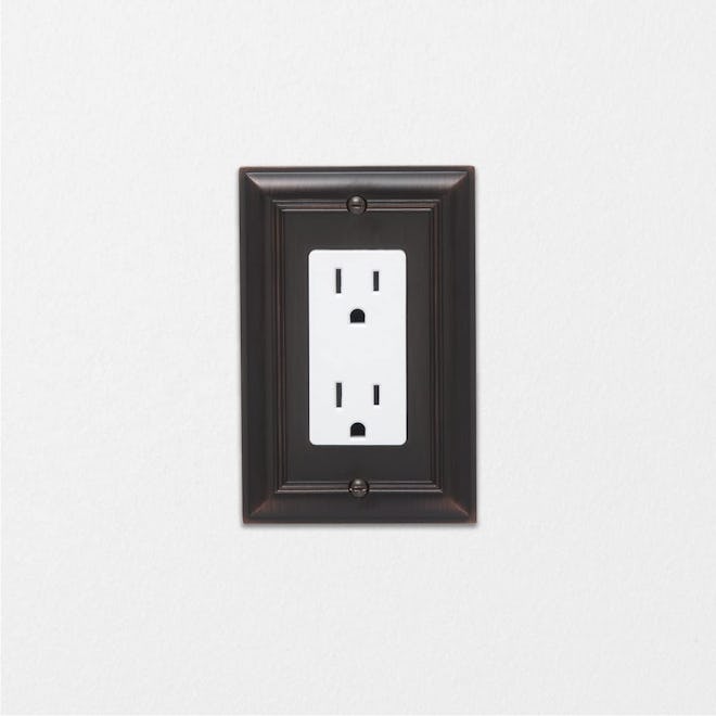 Amazon Basics Light Switch Outlet Wall Plate (3-Pack)