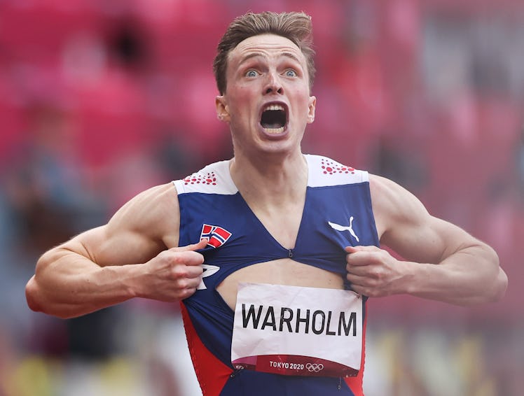 Warholm celebrating his vitory.