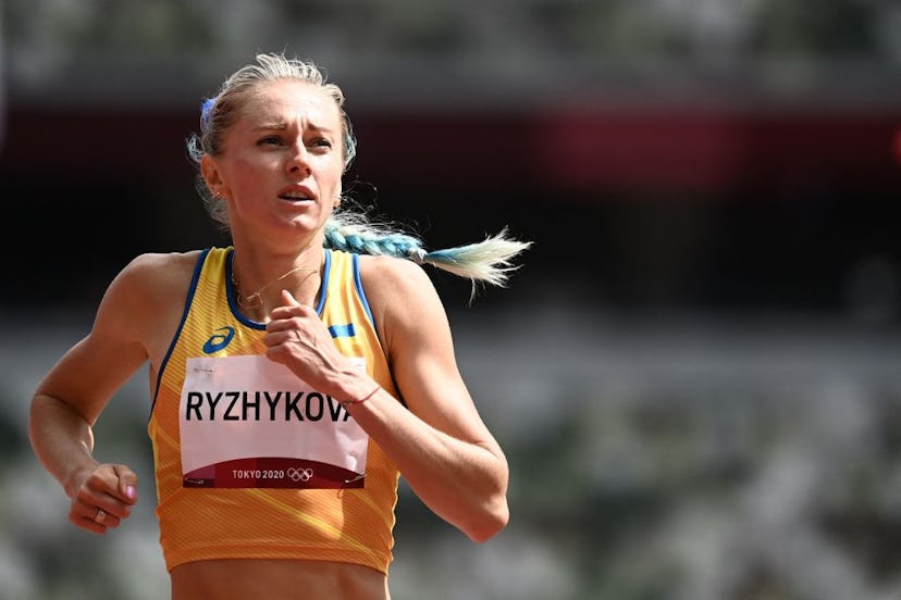 Anna Ryzhykova rocks a half-blonde, half-blue braid during the 400m hurdle competition.