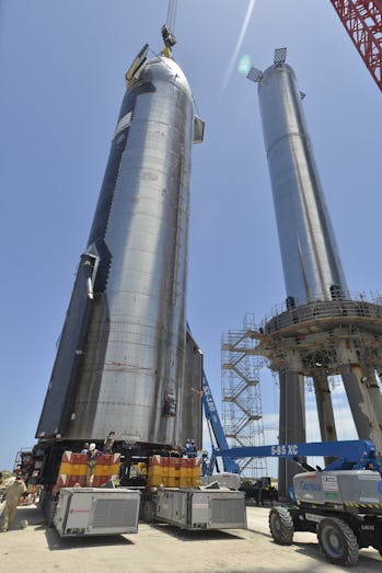 SpaceX Starship is preparing to pile up.