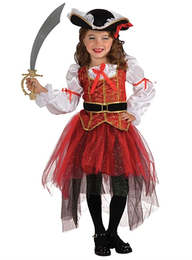 Girl wearing a pirate princess costume