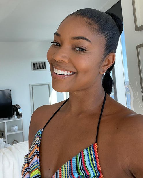 Gabrielle Union takes selfie wearing bubble ponytail