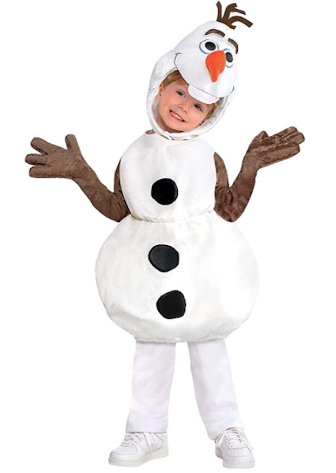Child wearing an Olaf costume