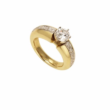 Solo engagement ring 18k yellow gold from Chris Aire.