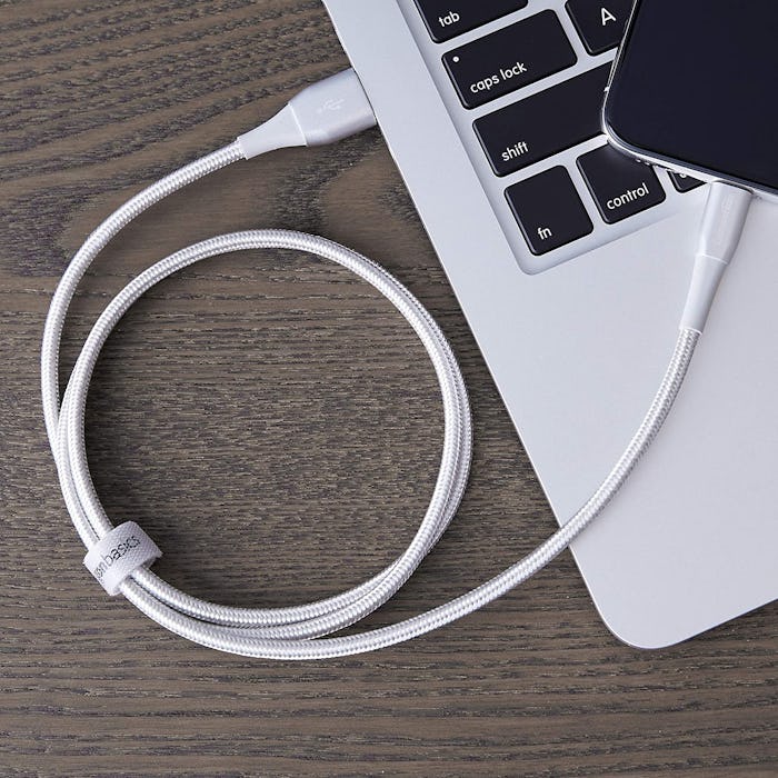 Amazon Basics Lightning Charger