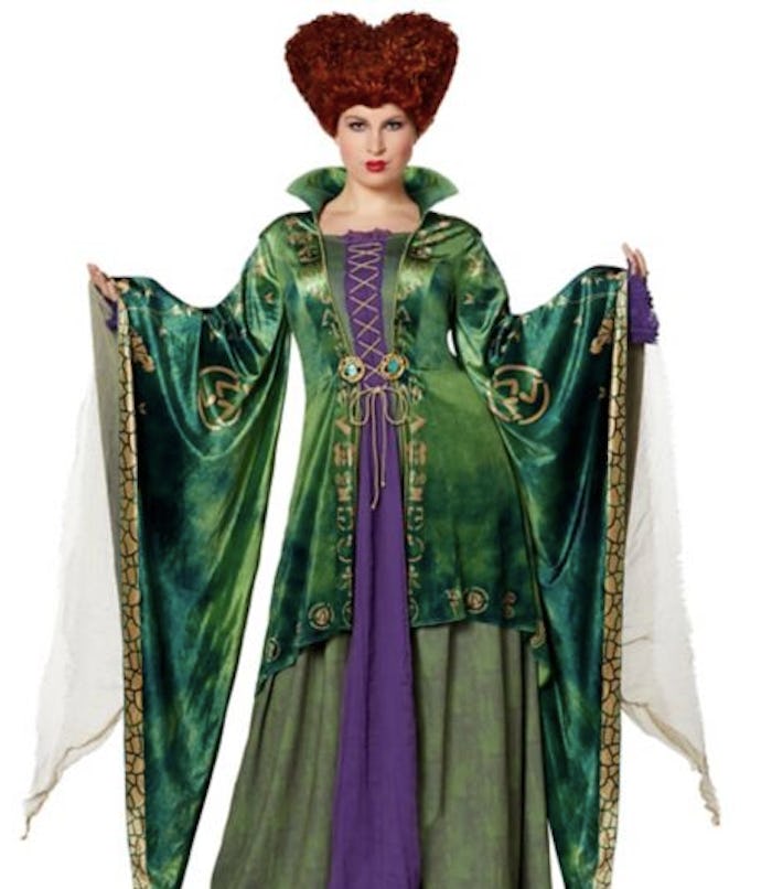 Woman dressed in a Winifred Sanderson costume from the film Hocus Pocus