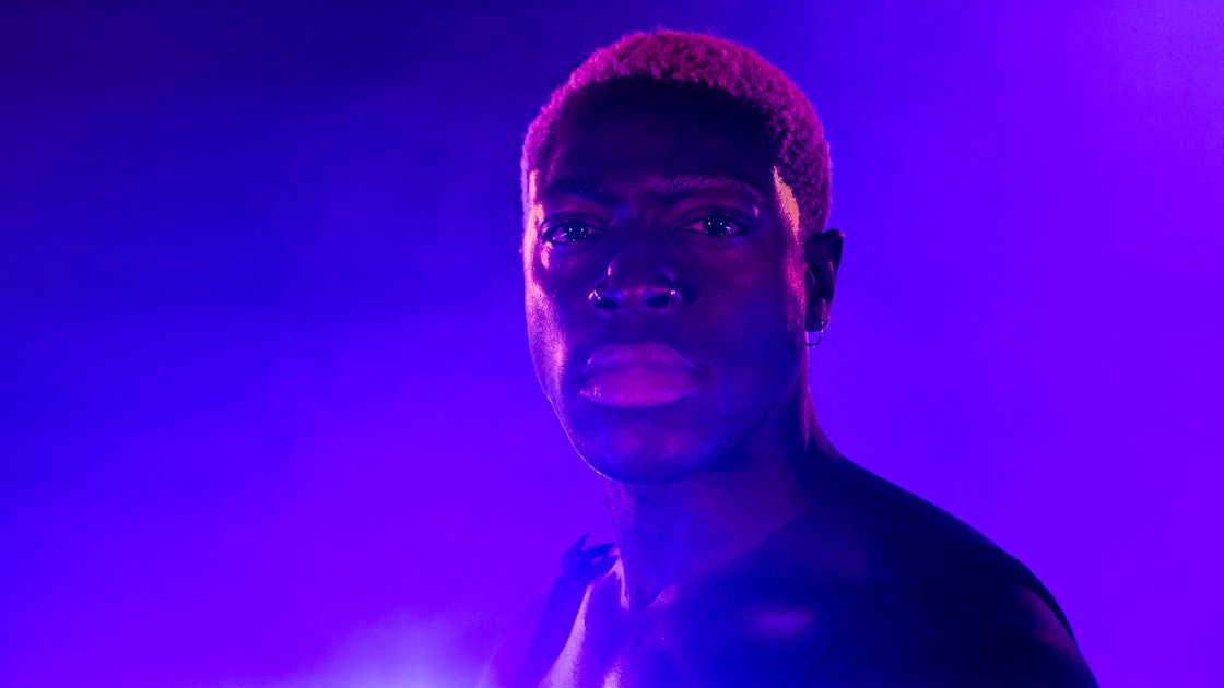 Moses Sumney's new song is heartbreakingly sad, and the video's a bit like  The Matrix - Loud And Quiet