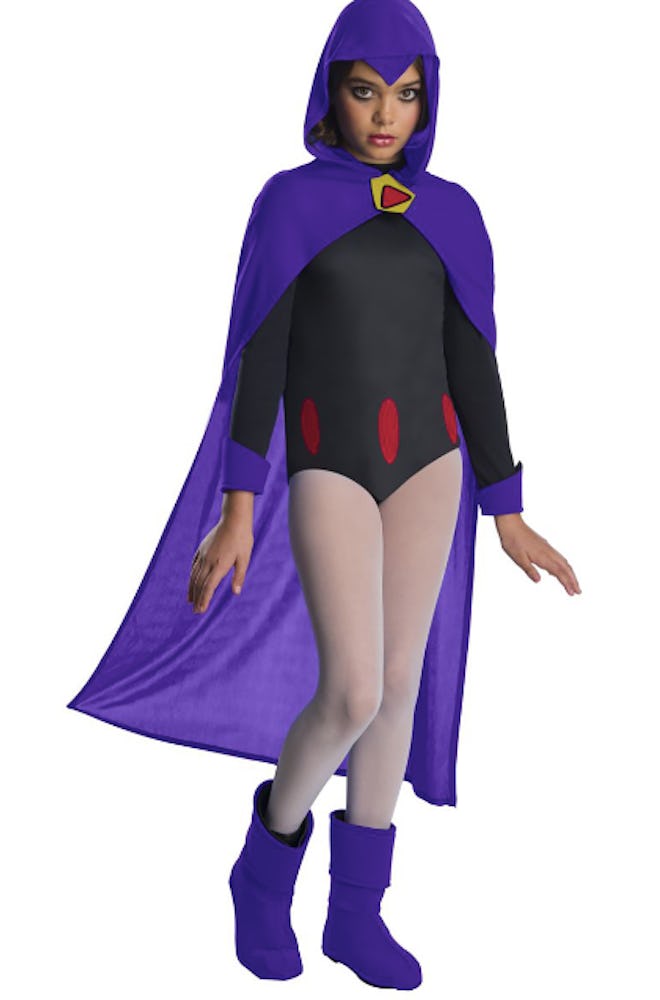 Teenager dressed as Raven from Teen Titans
