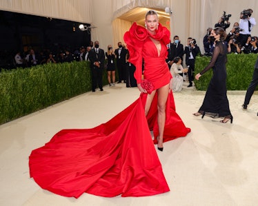  Karlie Kloss attends The 2021 Met Gala Celebrating In America: A Lexicon Of Fashion at Metropolitan...