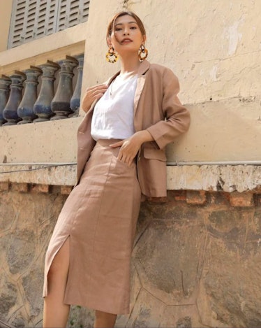 Miranda from 'Sex and the City' would rock this linen suit and skirt set.