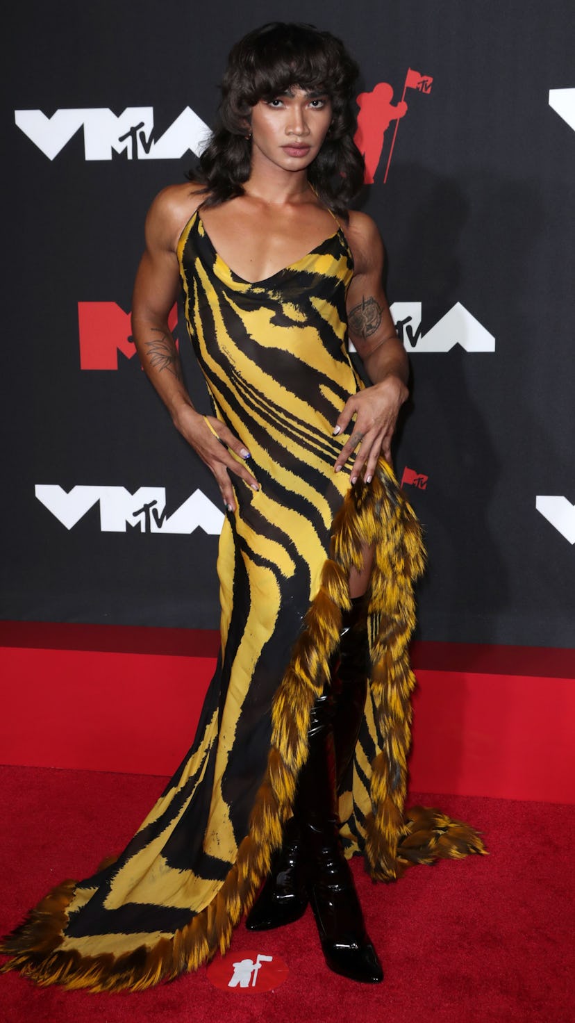 Bretman Rock at the 2021 VMAs in a yellow-and-black dress that Aaliyah wore to the 2001 VMAs.