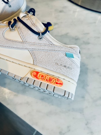 klif mesh zelf I can't stop wearing Nike's Off-White 'The 50' Dunk Low sneakers