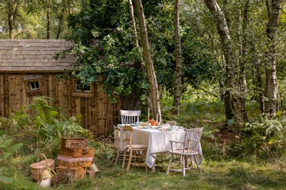 The outdoor dining table at Disney's 'Winnie the Pooh' Airbnb treehouse is very cottagecore. 