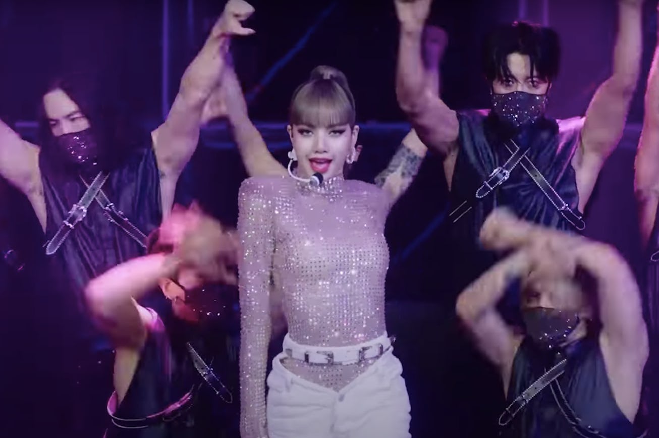 Blackpink's Lisa performed her single "Lalisa" live on the Tonight Show With Jimmy Fallon